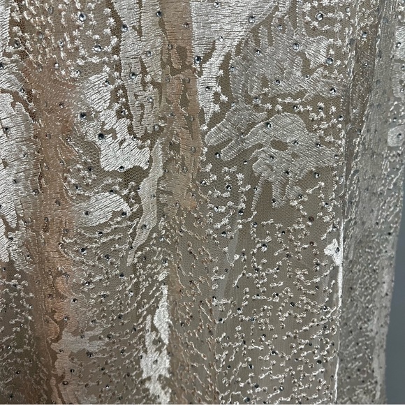 Mac Duggal Embroidered Flutter Ruffle Sleeve V-Neck Gown In Ivory & Nude New Tag - Picture 14 of 17